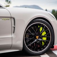 No habrá versión con caja manual para los modelos híbridos de Porsche