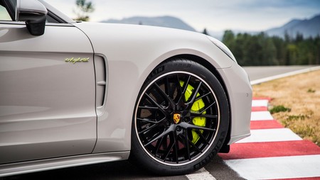 No habrá versión con caja manual para los modelos híbridos de Porsche