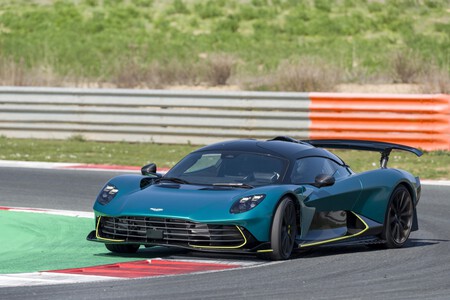 Aston Martin Valhalla