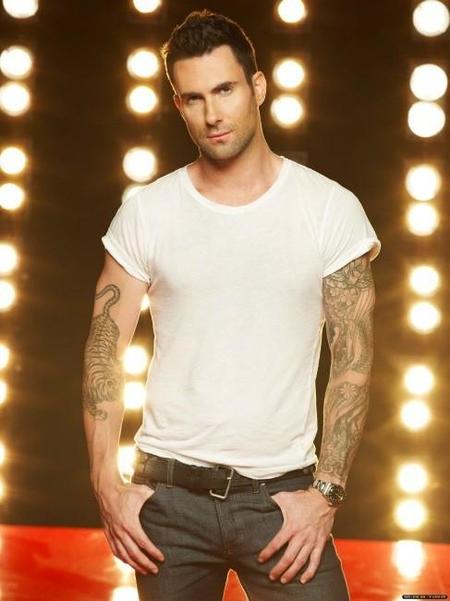 Haz hueco en tu armario... ¡Que Adam Levine quiere llenarlo con sus diseños femeninos!