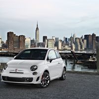 Fiat 500 Urbana Edition, el pequeño se viste sport para aterrizar en Estados Unidos