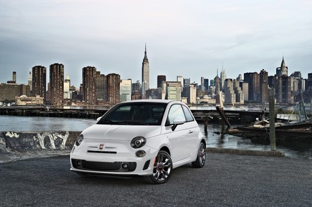 Fiat 500 Urbana Edition, el pequeño se viste sport para aterrizar en Estados Unidos