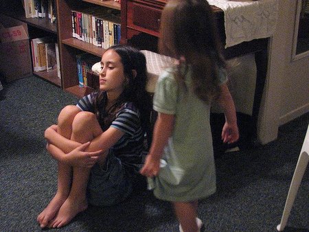 Las enfermedades de Sensibilización Central también se presentan en la infancia. Entre sus causas: la exposición a contaminantes