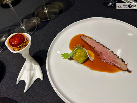 Pato Caneton Asado Con Parfait De Oporto Y Guiso De Sus Muslos