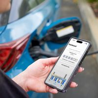 Cansada das pessoas esquecendo de carregar as baterias de seus carros híbridos, a Toyota inventou um app para lembrá-las disso  
