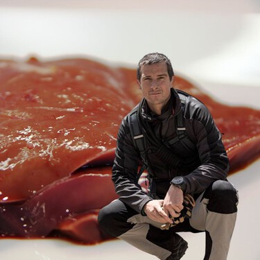 Bear Grylls (52 años), el último superviviente: “Antes era vegano, hoy les aconsejo a mis hijos que coman vísceras” 