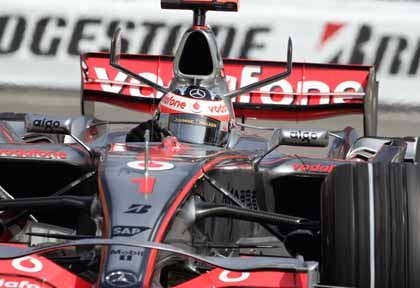 Alonso logra una valiosa pole en Mónaco