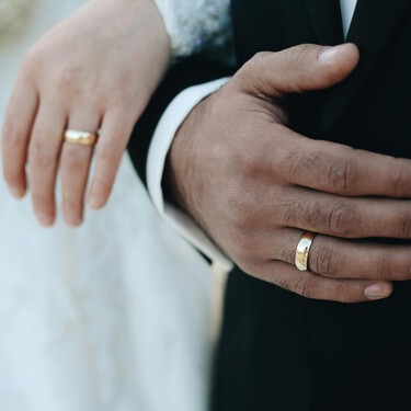 El precio del oro se ha disparado en los últimos meses. Y su primera víctima es el amor (y las bodas) 