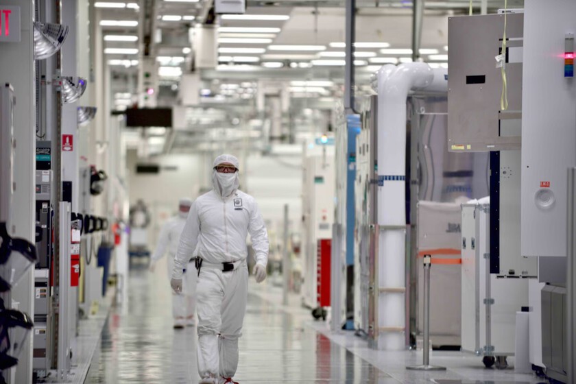 Intel va a encajar uno de los golpes más duros de su historia. Uno dirigido directamente a sus fábricas de chips