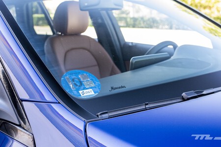 Coche con etiqueta CERO