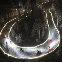 El paraíso motero invernal es un circuito en Laponia para rodar de noche con miles de luces LED y curvas de locura 