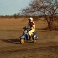 Hace 46 años solo 25 motos acabaron el Dakar. Dos de ellas eran las Vespa de unos colegas, y ni siquiera acabaron últimos 