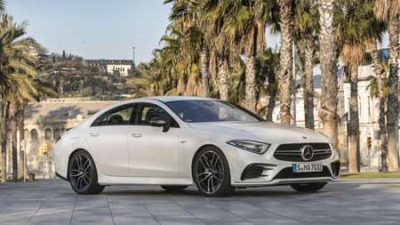 ¿Tiene sentido un Mercedes-AMG GT de cuatro puertas, existiendo el Mercedes-Benz CLS?