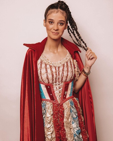 Victoria Federica se disfraza de Wonder Woman con una capa de diablilla traviesa y homenajeando a su madre la infanta Elena