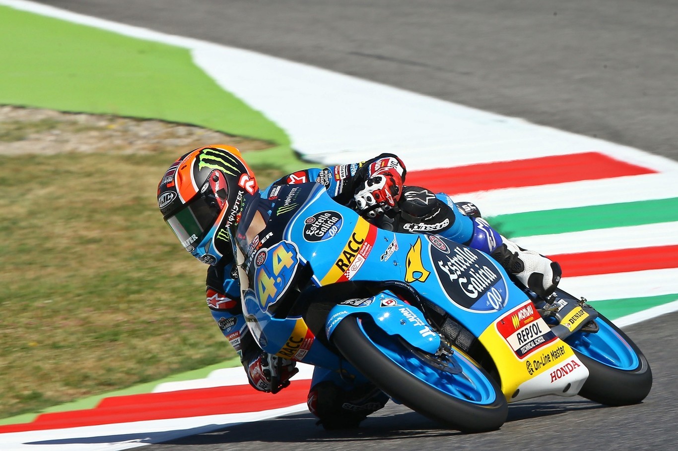 Arón Canet se hace con la pole de Moto3 en el último momento tras la lluvia en Alemania