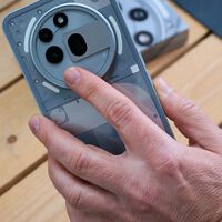 El nuevo teléfono de Nothing es brutal por dentro y por fuera y viene con auriculares de regalo