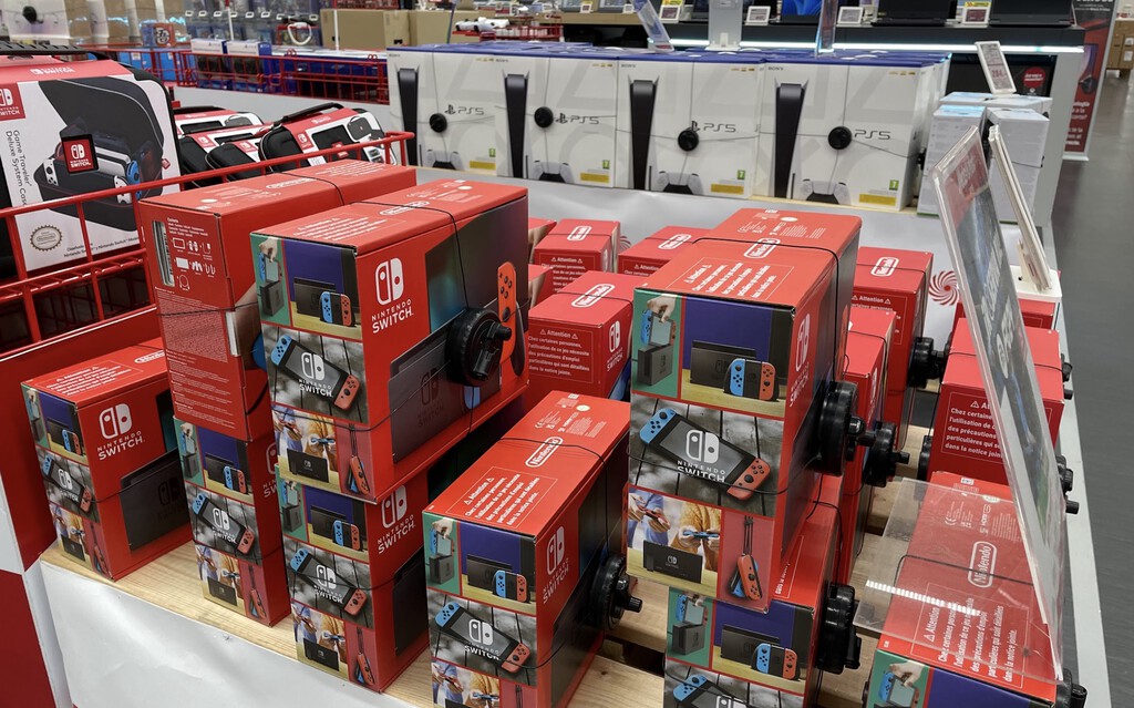 Nintendo Switch a 96 euros, PS5 (con tarjeta de saldo) por apenas 400 euros y más chollos de consolas en el outlet de MediaMarkt 