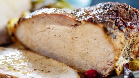 Recetas navideñas 2025: cómo hacer pierna de cerdo adobada y sin horno, con los tips y consejos del chef Roger