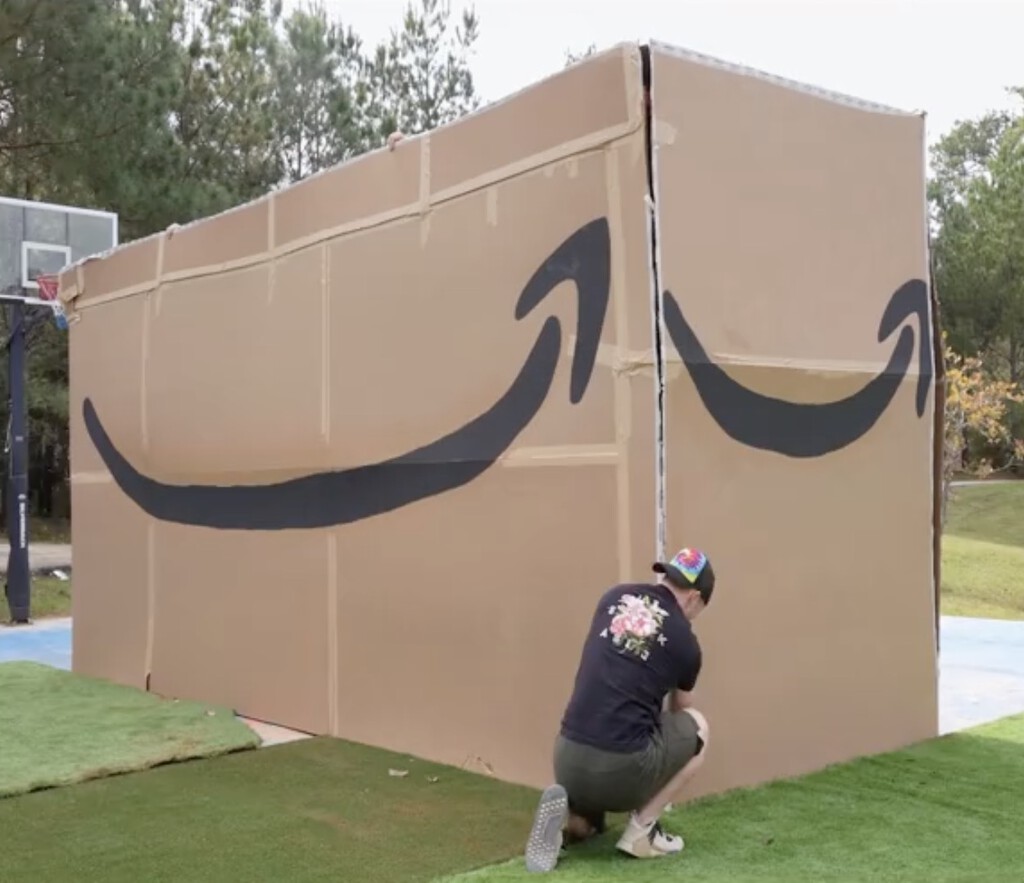 Este usuario ha comprado una casa prefabricada en Amazon. Todo el mundo alucina cuando la ha abierto 