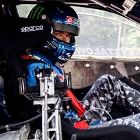No tiene brazos, pero no importa: este piloto se ha convertido en una estrella del drifting conduciendo con los pies
