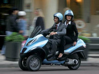 Alquila un Piaggio MP3 en París
