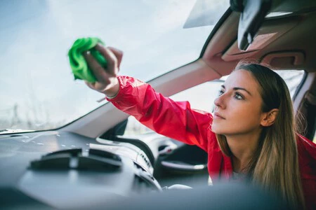 Manuel Carrasco Experto En Limpieza Y Detallado Limpiar El Parabrisas Del Coche Por Dentro Como Si Fuera La Ventana De Casa Es Un Error