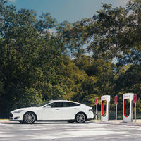 Además de más estaciones de recarga, Tesla quiere poner tiendas de conveniencia en ellas