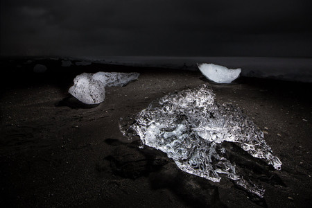 ‘Highlight’, increíbles paisajes nocturnos iluminados con un dron por Paul Heran y Ryland West