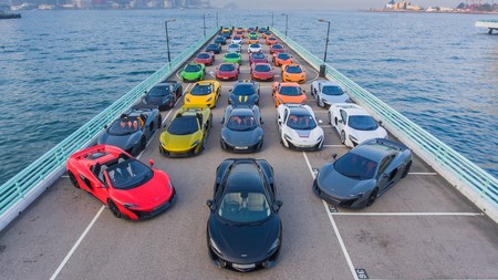 ¿50 McLaren rodando por la calle? Esto sí que es una celebración