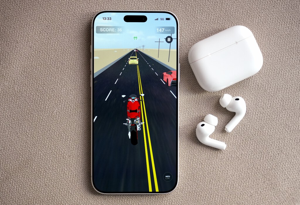 ¡Mira, mamá, sin manos!: he conducido una moto con mis AirPods moviendo la cabeza en este divertido juego para iPhone gratis
