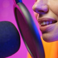 México prohibió el doblaje con IA y eso es un problema para las apps de streaming: acaban de perder una de sus herramientas más baratas 