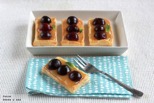 Pastelitos de lemmon curd y cerezas. Receta de postre 