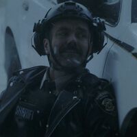 Hoy en streaming, 90 minutos de acción brutal en la nieve del creador de John Wick con un toque a un mítico thriller de los 90 