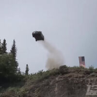 Se acabó Top Gear, pero nos quedan los vídeos de americanos despeñando coches por un barranco de 100 metros en nombre de la libertad