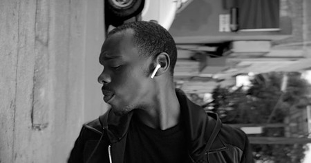 Apple lanza los cuatro primeros anuncios de los AirPods y uno nuevo del Apple Watch