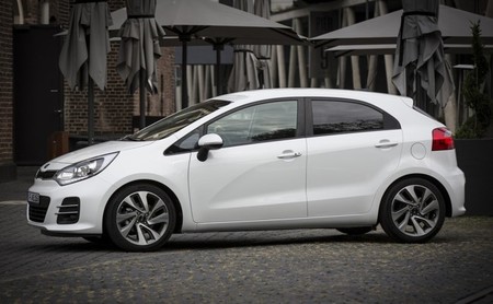 Kia Rio 2015 5p 04