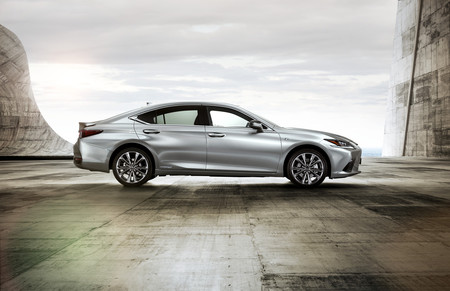 Lexus ES 2019