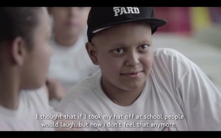 La campaña para que los niños enfermos de cáncer no se avergüencen por afeitarse la cabeza