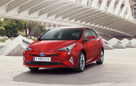 Nuevo Toyota Prius, ahora más ecológico, más refinado y más... controversial
