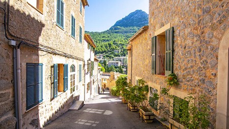 Viajes Pueblo Pesquero Mallorca Bonito Encantador Eclipse Solar Escapada Playa Mar Mediterraneo