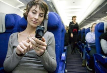 El Ministerio de Industria autoriza el uso del teléfono móvil en el avión