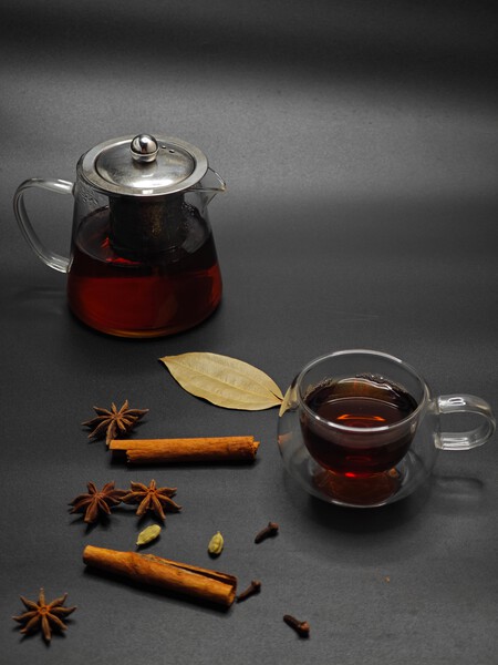 Para qué sirve hervir hojas de laurel con clavos de olor y canela: el truco para perfumar tu hogar