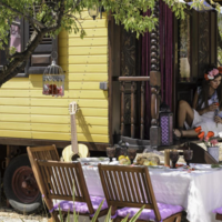 El "glamping" más curioso de España te lleva a tierras muy lejanas