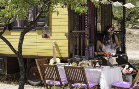 El "glamping" más curioso de España te lleva a tierras muy lejanas