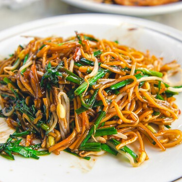 Este wok de acero inoxidable es ideal para iniciarse en la cocina asiática: lo venden en Ikea y por menos de 20 euros