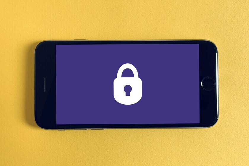 Apple wyjaśnia, że ​​ominięcie ochrony App Store w celu zainstalowania aplikacji na iPhonie byłoby błędem