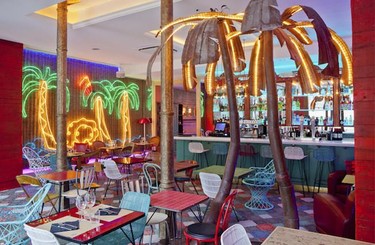 ¿Buscas un lugar exótico en medio de Barcelona? Club Restaurant Bananas te dejará alucinado