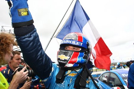 Todo para Yvan Muller en Donington Park