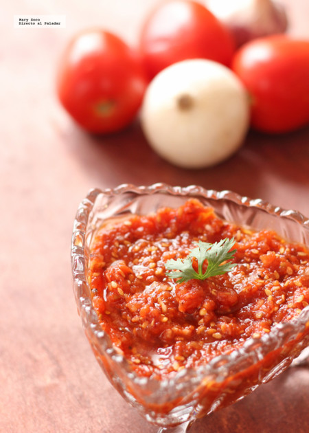 Salsa de chipotle y ajonjolí. Receta mexicana