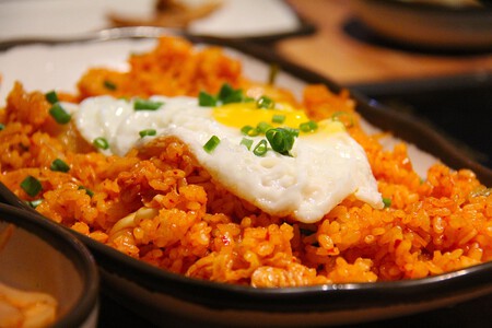 Recupera tu arroz pasado de cocción con este simple truco de cocina: en menos de 10 minutos lo puedes salvar